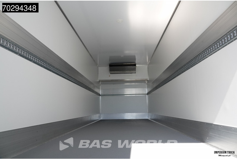 MAN TGX 26.520 TGX 6X2 Thermo King T-1000 R Automatic Lift-Steering Axle Euro 6 - Refrigerated truck: picture 3 MAN TGX 26.520 TGX 6X2 Thermo King T-1000 R Automatic Lift-Steering Axle Euro 6 - Refrigerated truck: picture 3