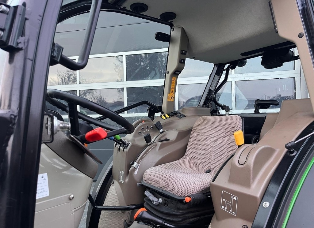 Farm tractor John Deere 5090 GL: picture 8 Farm tractor John Deere 5090 GL: picture 8