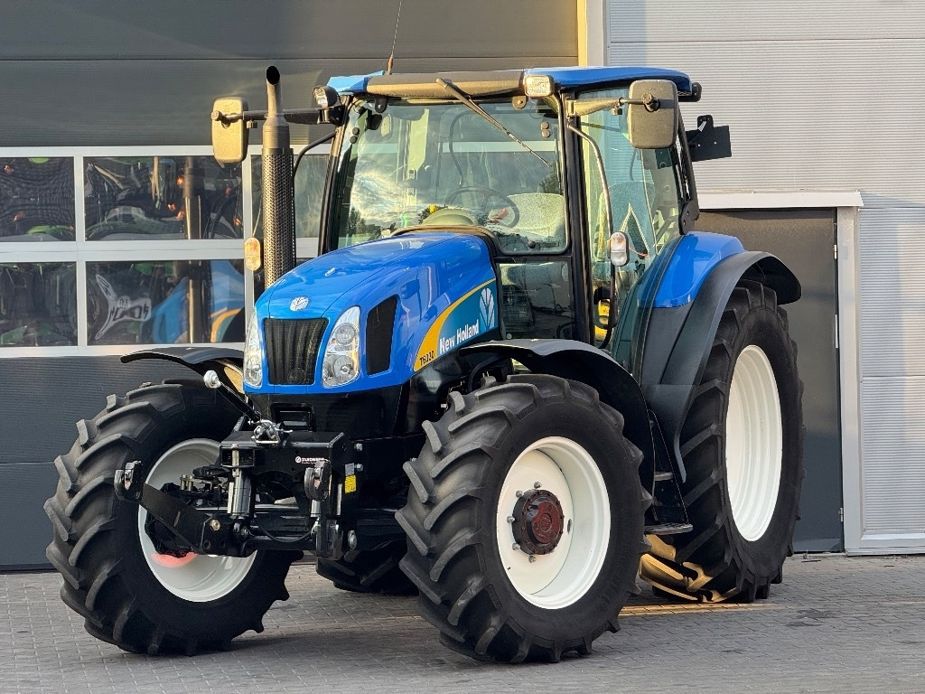 New Holland T 6030 - Farm tractor: picture 2 New Holland T 6030 - Farm tractor: picture 2