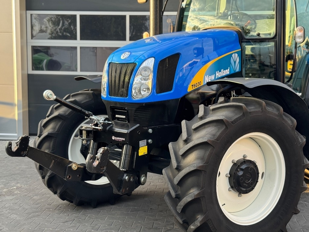 New Holland T 6030 - Farm tractor: picture 3 New Holland T 6030 - Farm tractor: picture 3