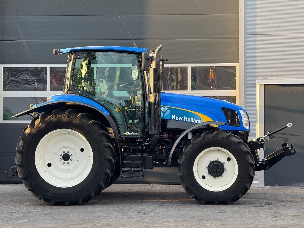 New Holland T 6030 - Farm tractor: picture 4 New Holland T 6030 - Farm tractor: picture 4