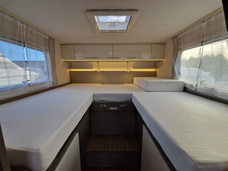 Semi-integrated motorhome Etrusco T 7400 SBC: picture 9 Semi-integrated motorhome Etrusco T 7400 SBC: picture 9