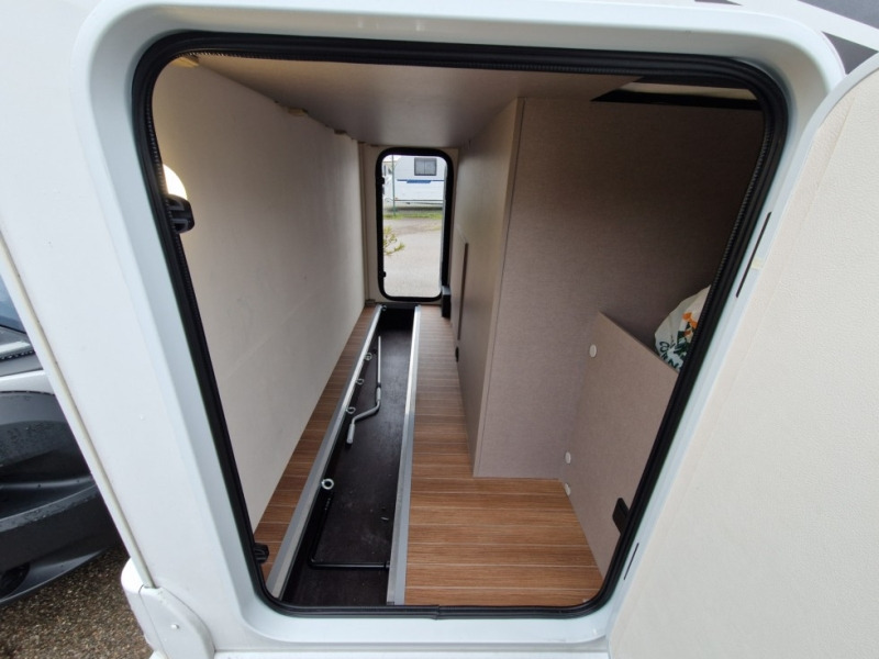 Semi-integrated motorhome Etrusco V 5.9 DR: picture 13 Semi-integrated motorhome Etrusco V 5.9 DR: picture 13