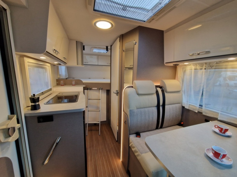 Semi-integrated motorhome Etrusco V 5.9 DR: picture 7 Semi-integrated motorhome Etrusco V 5.9 DR: picture 7