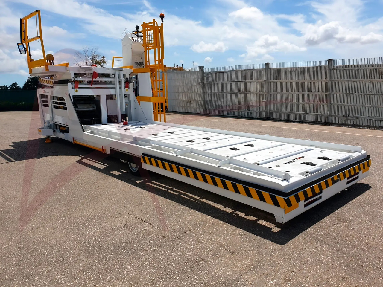 AIR MARREL LAM3500 - Aircraft cargo loader: picture 3 AIR MARREL LAM3500 - Aircraft cargo loader: picture 3