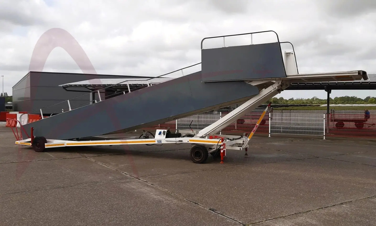 AMSS SKYWAY 96-232 - Passenger stairs: picture 2 AMSS SKYWAY 96-232 - Passenger stairs: picture 2