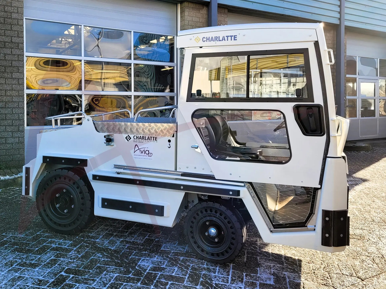 CHARLATTE T135 EVO - Baggage tractor: picture 1 CHARLATTE T135 EVO - Baggage tractor: picture 1