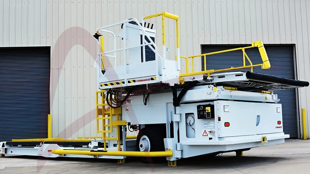 FMC COMMANDER 15U - Aircraft cargo loader: picture 1 FMC COMMANDER 15U - Aircraft cargo loader: picture 1