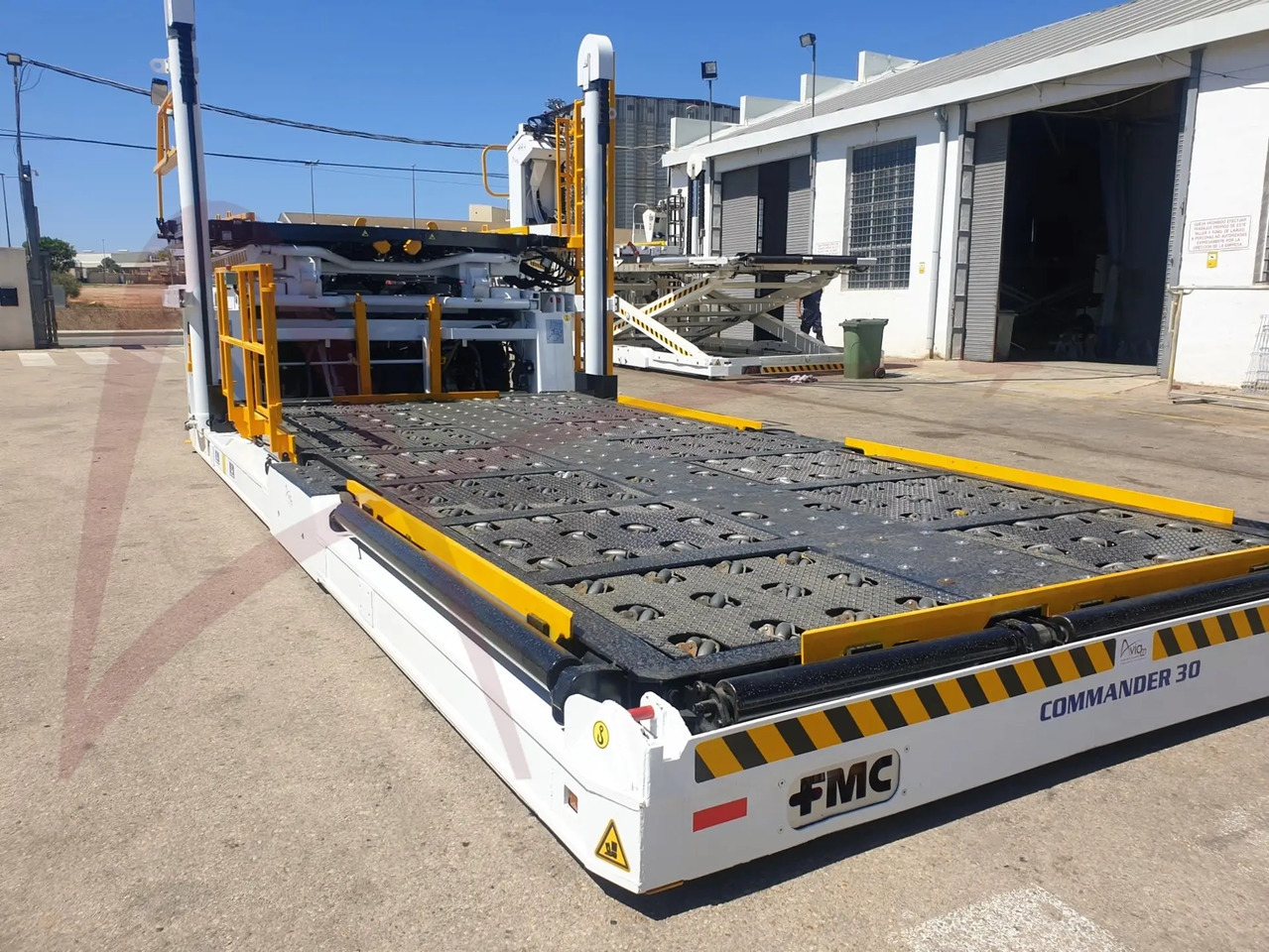 FMC COMMANDER 30 - Aircraft cargo loader: picture 2 FMC COMMANDER 30 - Aircraft cargo loader: picture 2