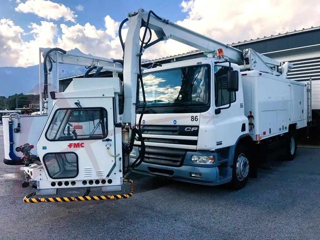 FMC LMD 2000 - Aircraft deicer: picture 1 FMC LMD 2000 - Aircraft deicer: picture 1