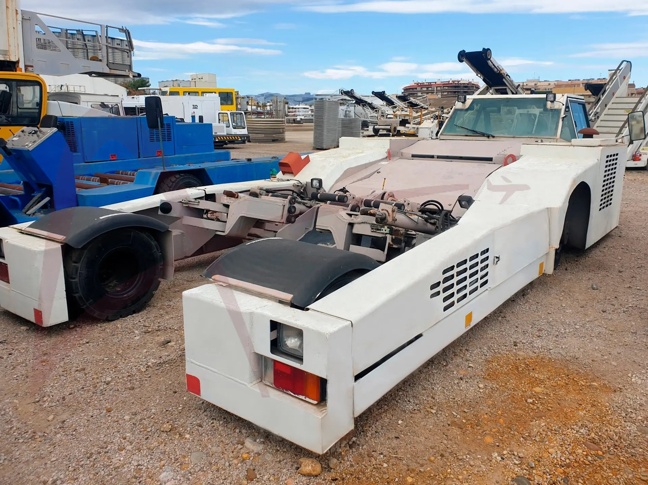 FMC PTS 3-R - Pushback tractor: picture 2 FMC PTS 3-R - Pushback tractor: picture 2