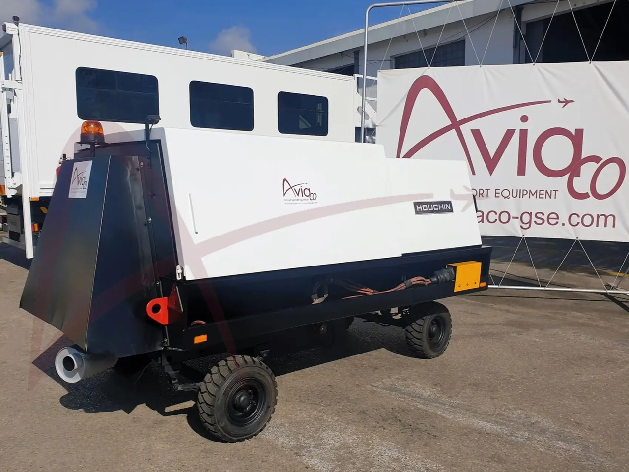 HOUCHIN C690 28 - Ground power unit: picture 1 HOUCHIN C690 28 - Ground power unit: picture 1