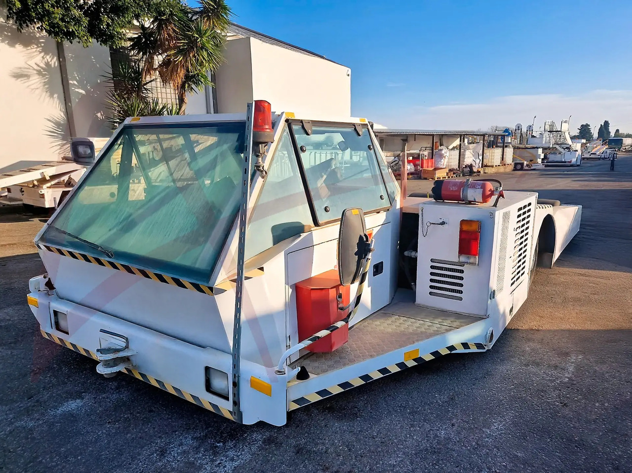 JBT EXPEDITER 160 - Pushback tractor: picture 1 JBT EXPEDITER 160 - Pushback tractor: picture 1