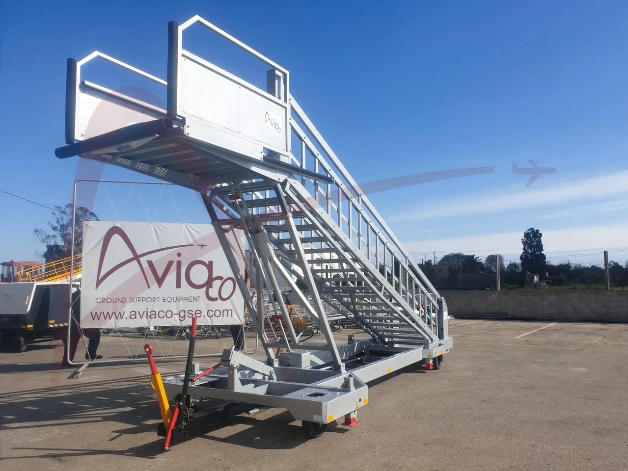 MASTER EQUIPMENT STR710-14 - Passenger stairs: picture 1 MASTER EQUIPMENT STR710-14 - Passenger stairs: picture 1