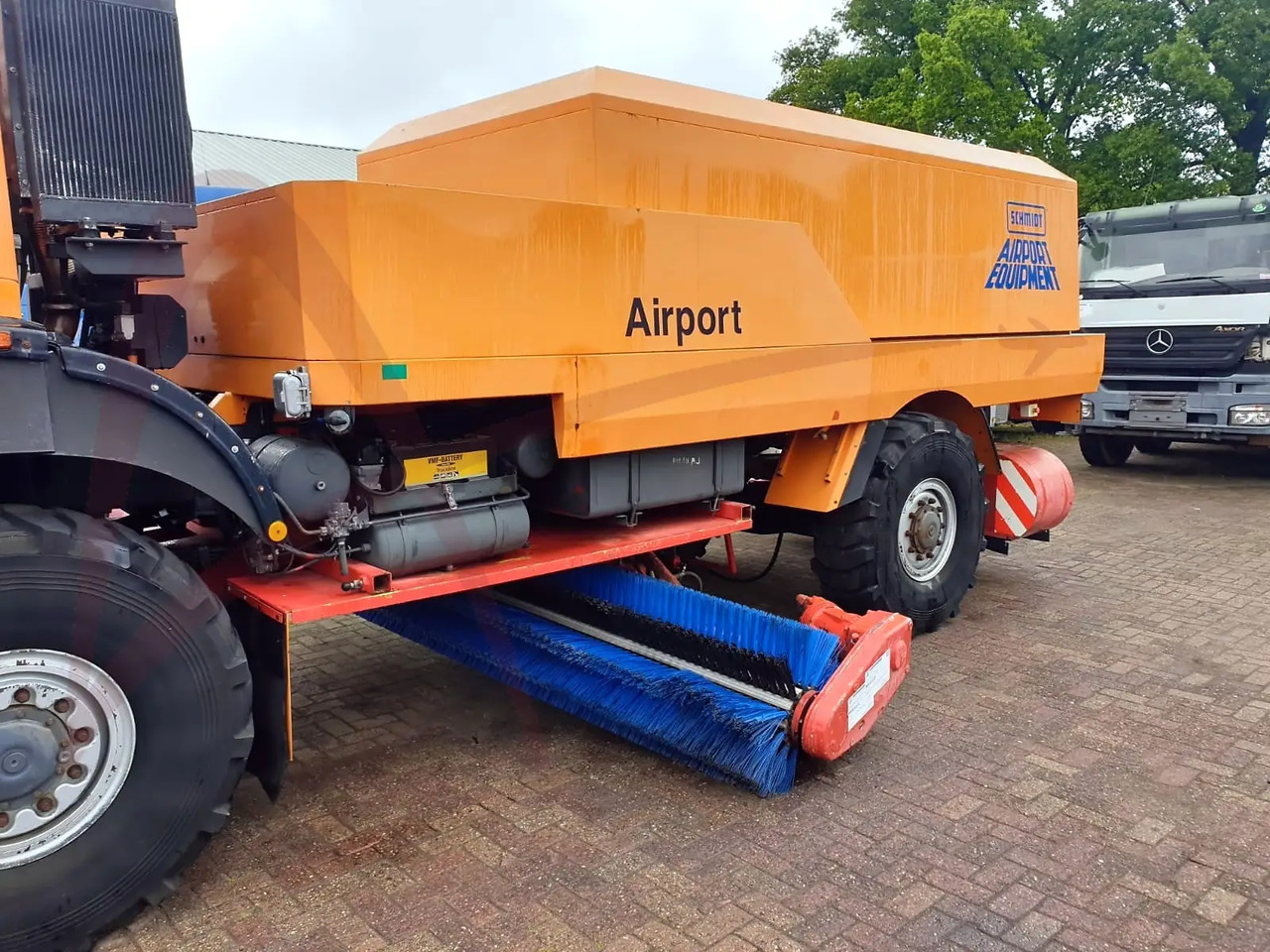 MERCEDES SCHMIDT SK2031/CJS9 - Road sweeper: picture 3 MERCEDES SCHMIDT SK2031/CJS9 - Road sweeper: picture 3