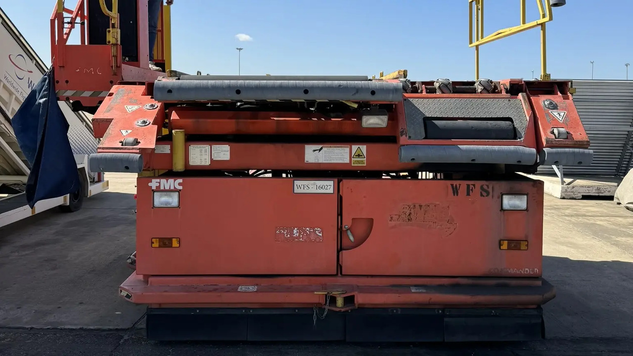 - Aircraft cargo loader: picture 1 - Aircraft cargo loader: picture 1