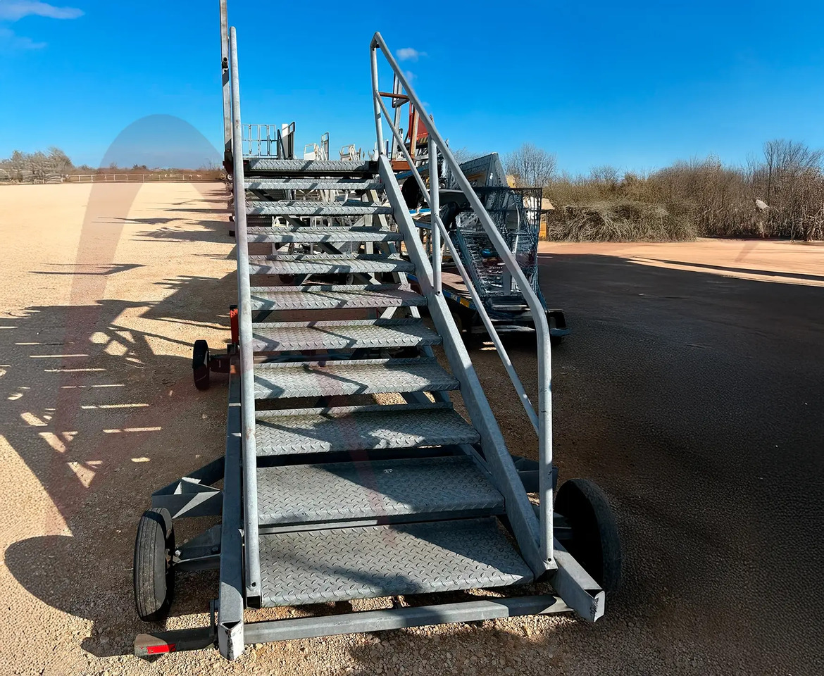 TCG CS-11 - Passenger stairs: picture 1 TCG CS-11 - Passenger stairs: picture 1