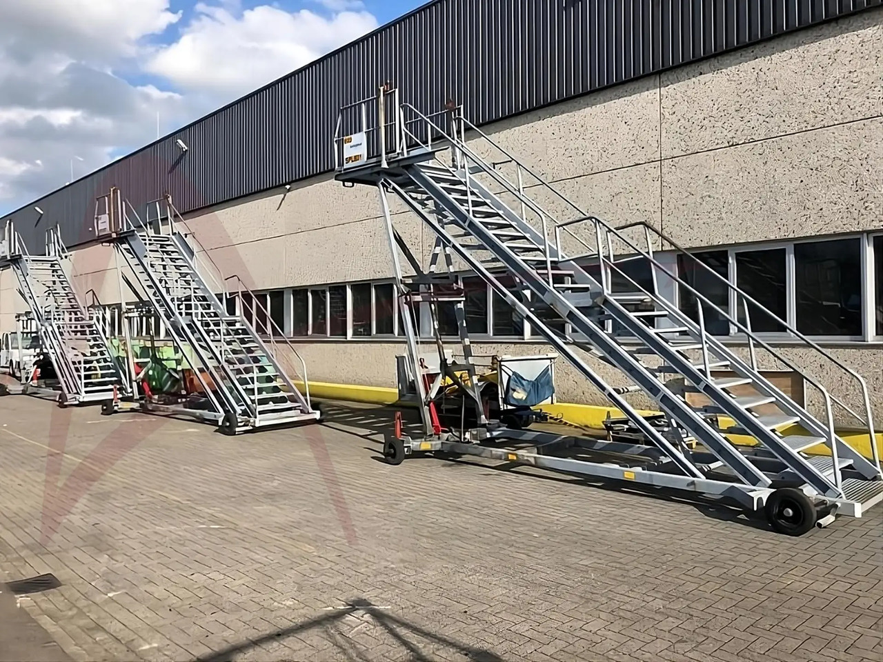 TCG CS4700 - Passenger stairs: picture 2 TCG CS4700 - Passenger stairs: picture 2