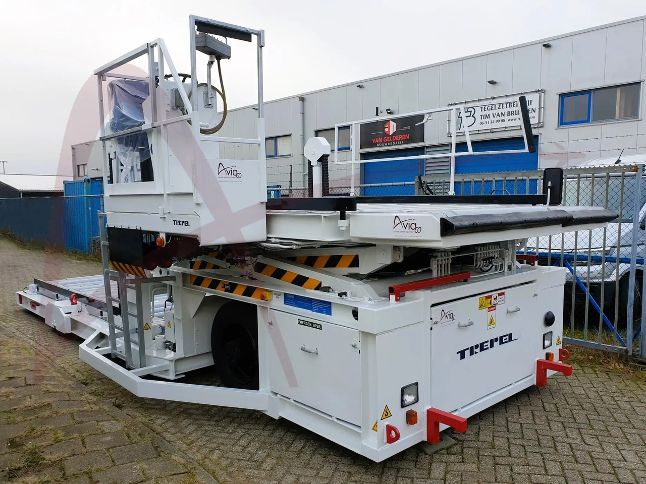 TREPEL CHAMP 70S - Aircraft cargo loader: picture 1 TREPEL CHAMP 70S - Aircraft cargo loader: picture 1