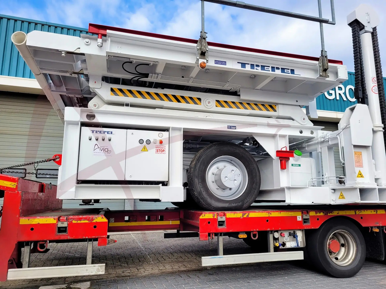 TREPEL CHAMP 70U - Aircraft cargo loader: picture 5 TREPEL CHAMP 70U - Aircraft cargo loader: picture 5