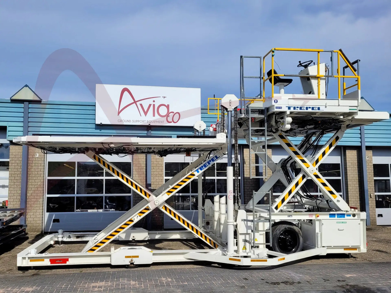 TREPEL CHAMP 70W - Aircraft cargo loader: picture 5 TREPEL CHAMP 70W - Aircraft cargo loader: picture 5