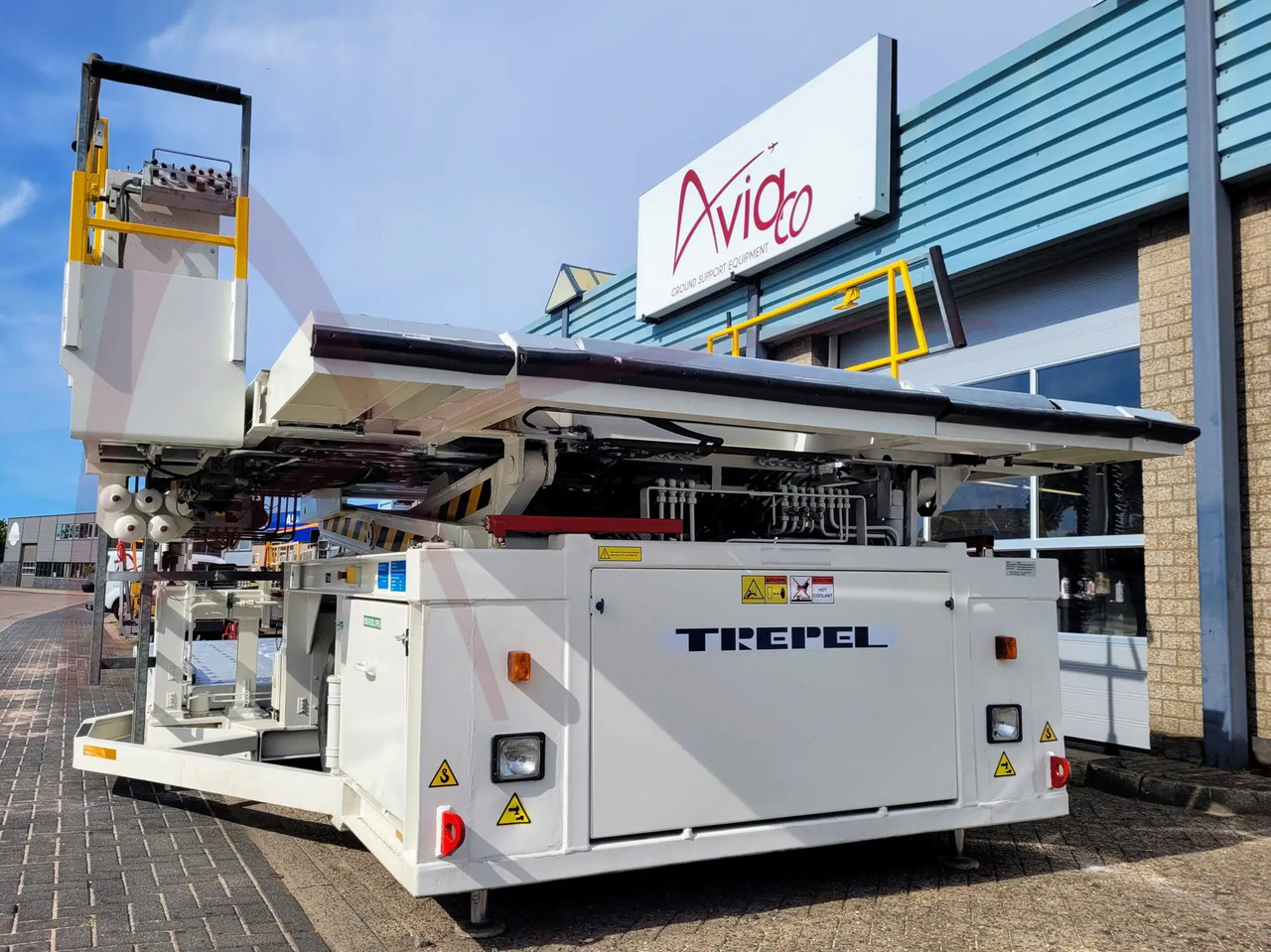 TREPEL CHAMP 70W - Aircraft cargo loader: picture 3 TREPEL CHAMP 70W - Aircraft cargo loader: picture 3