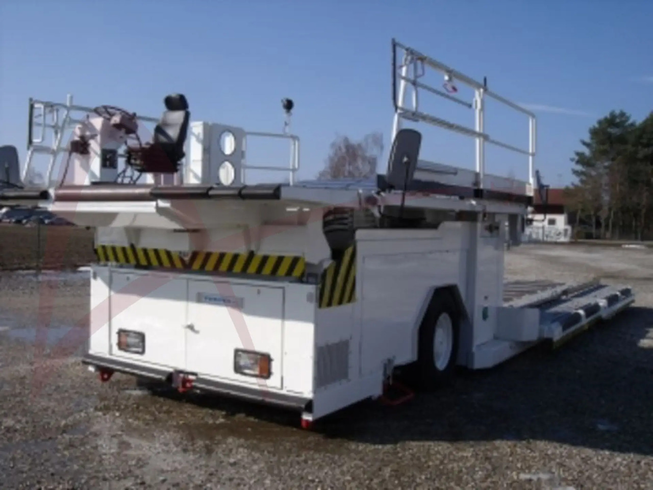 TREPEL PCL200/56 - Aircraft cargo loader: picture 2 TREPEL PCL200/56 - Aircraft cargo loader: picture 2