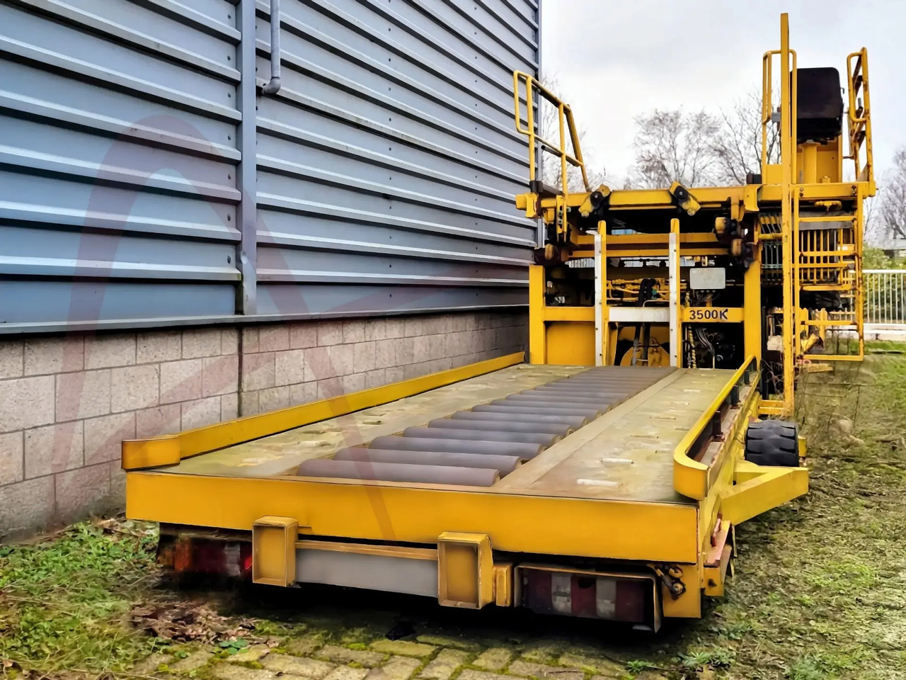 TREPEL PCL35/35 - Aircraft cargo loader: picture 1 TREPEL PCL35/35 - Aircraft cargo loader: picture 1