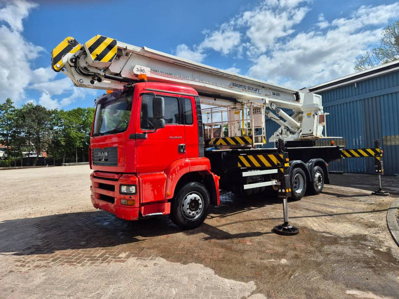 Bronto skylift 28-2T1 28 m hi lift hoogwerker MAN TGA 26. - Truck mounted aerial platform: picture 3 Bronto skylift 28-2T1 28 m hi lift hoogwerker MAN TGA 26. - Truck mounted aerial platform: picture 3