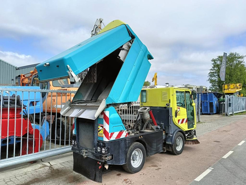 Bucher CityCat 2020 vacuum water bezemwagen veegmachine - Road sweeper: picture 3 Bucher CityCat 2020 vacuum water bezemwagen veegmachine - Road sweeper: picture 3