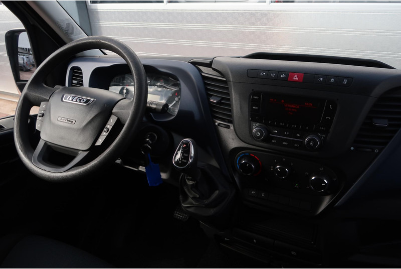 Iveco Daily 35S14V 300 L1H1 AUT/ 3,5t/ CAM/ CRUISE/ TREKHAAK/ AIRCO/ ETC - Panel van: picture 2 Iveco Daily 35S14V 300 L1H1 AUT/ 3,5t/ CAM/ CRUISE/ TREKHAAK/ AIRCO/ ETC - Panel van: picture 2