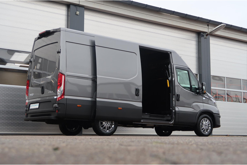 Iveco Daily 35S18HV 3.0 L2H2 AUT/ 2X SCHUIFDEUR/ CAMERA/ LED/ CRUISE/ CLIMA/ NAVI - Panel van: picture 4 Iveco Daily 35S18HV 3.0 L2H2 AUT/ 2X SCHUIFDEUR/ CAMERA/ LED/ CRUISE/ CLIMA/ NAVI - Panel van: picture 4
