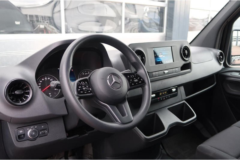 Mercedes-Benz Sprinter 317 CDI L2H2 AUT/ CAMERA/ MBUX/ CRUISE/ AIRCO - Panel van: picture 2 Mercedes-Benz Sprinter 317 CDI L2H2 AUT/ CAMERA/ MBUX/ CRUISE/ AIRCO - Panel van: picture 2