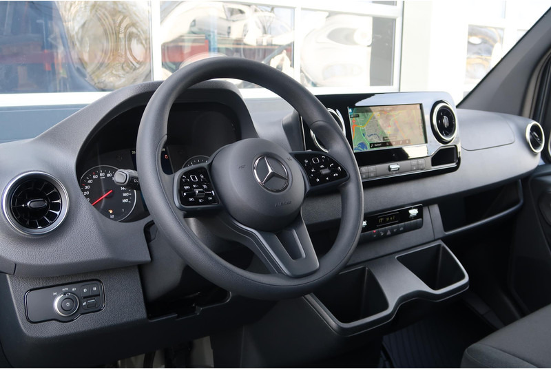 Mercedes-Benz Sprinter 317 CDI L2H2 RWD BPM VRIJ/ AUT/ 3.5T/ LED/ CAMERA/ MBUX/ CRUISE/ CLIMA - Panel van: picture 2 Mercedes-Benz Sprinter 317 CDI L2H2 RWD BPM VRIJ/ AUT/ 3.5T/ LED/ CAMERA/ MBUX/ CRUISE/ CLIMA - Panel van: picture 2