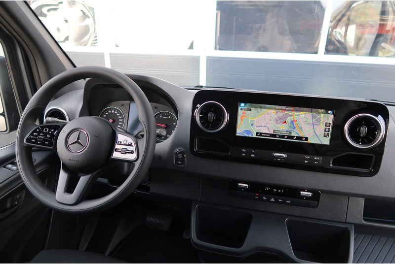 Mercedes-Benz Sprinter 317 CDI L2H2 RWD BPM VRIJ/ AUT/ 3.5T/ LED/ CAMERA/ MBUX/ CRUISE/ CLIMA - Panel van: picture 5 Mercedes-Benz Sprinter 317 CDI L2H2 RWD BPM VRIJ/ AUT/ 3.5T/ LED/ CAMERA/ MBUX/ CRUISE/ CLIMA - Panel van: picture 5