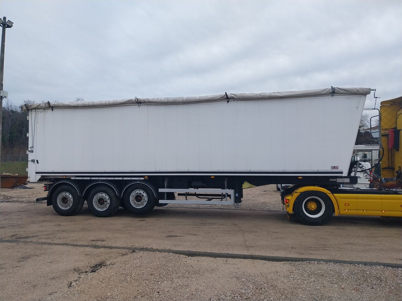 BODEX 55m3 - Tipper semi-trailer: picture 3 BODEX 55m3 - Tipper semi-trailer: picture 3