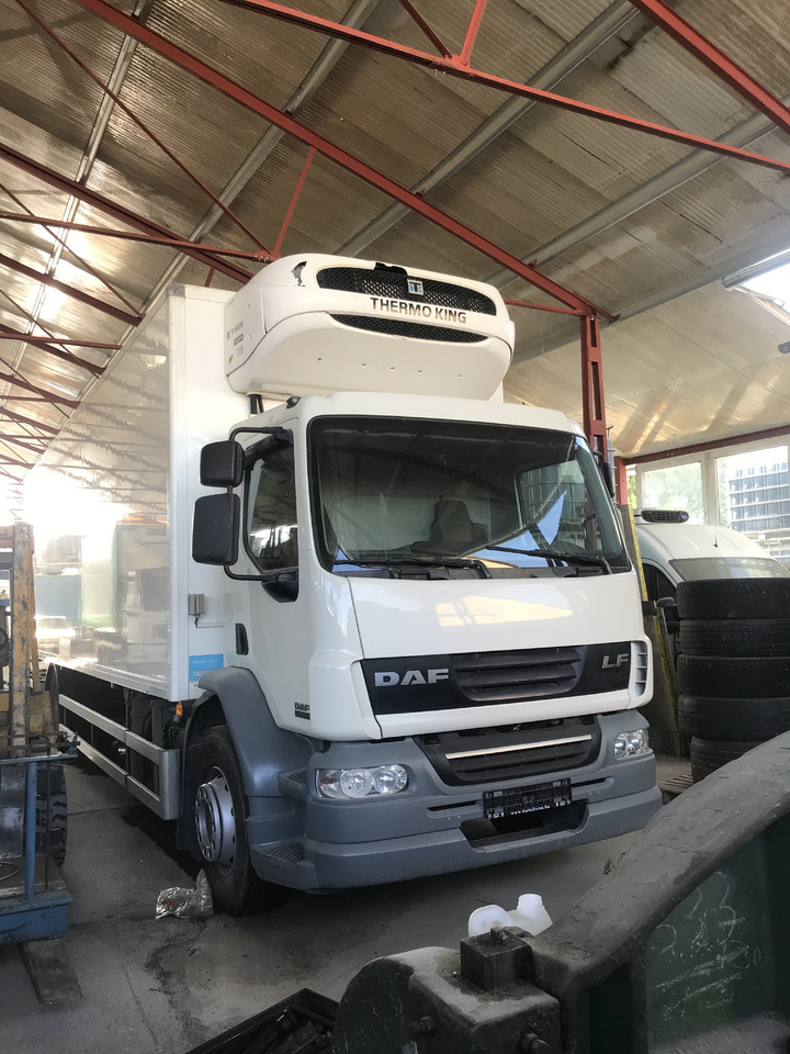DAF LF 55.220 19T EURO5 THERMOKING T-1000R 3 TEMPERATURE - Refrigerated truck: picture 2 DAF LF 55.220 19T EURO5 THERMOKING T-1000R 3 TEMPERATURE - Refrigerated truck: picture 2
