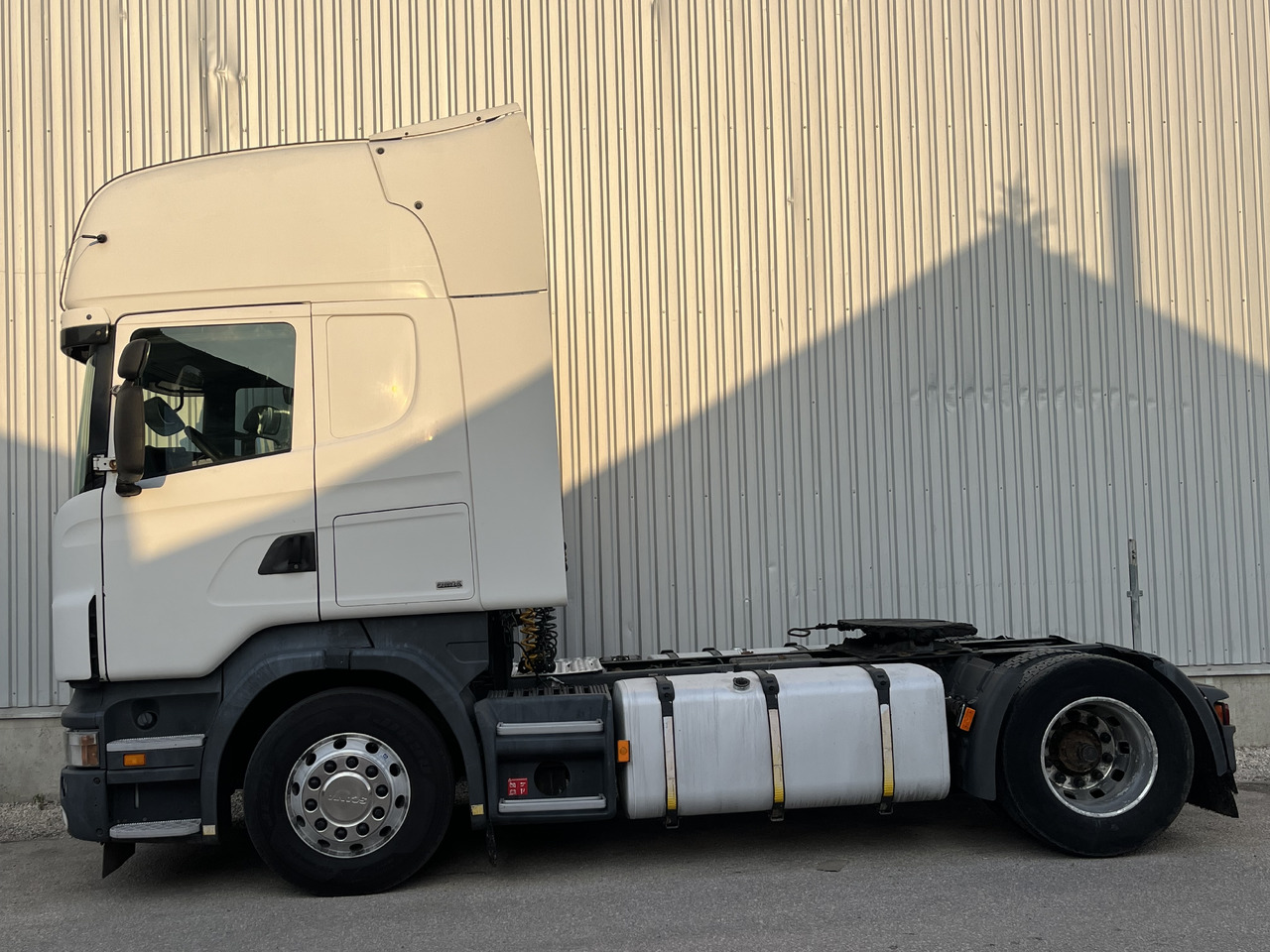 SCANIA R 420 LA 4X2 MLA - Tractor unit: picture 3 SCANIA R 420 LA 4X2 MLA - Tractor unit: picture 3