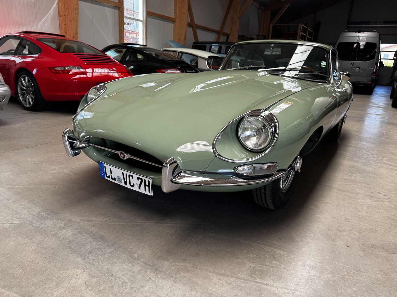 Jaguar E-Type 4.2 Litre Serie 1.5 FHC - Car: picture 2 Jaguar E-Type 4.2 Litre Serie 1.5 FHC - Car: picture 2