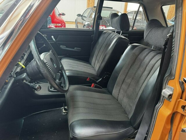 MERCEDES-BENZ 200 D/8 W115 - Saloon car: picture 3 MERCEDES-BENZ 200 D/8 W115 - Saloon car: picture 3