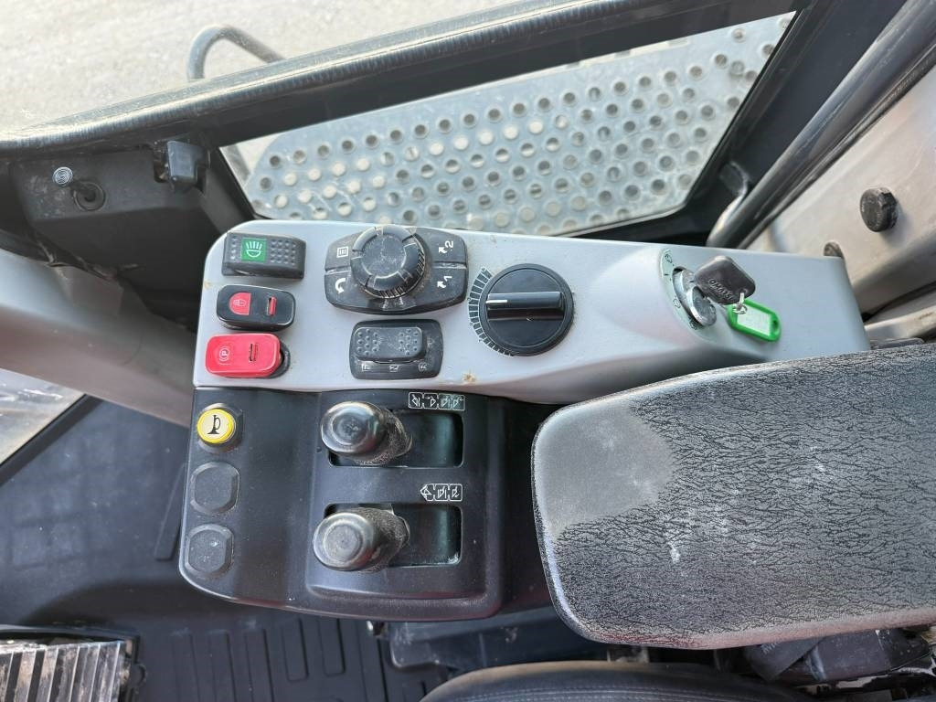 Wheel loader KOMATSU WA475-10EO: picture 13