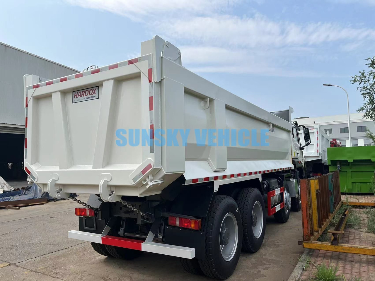 Tipper for transportation of bulk materials HOWO 8X4 dump truck: picture 6 Tipper for transportation of bulk materials HOWO 8X4 dump truck: picture 6