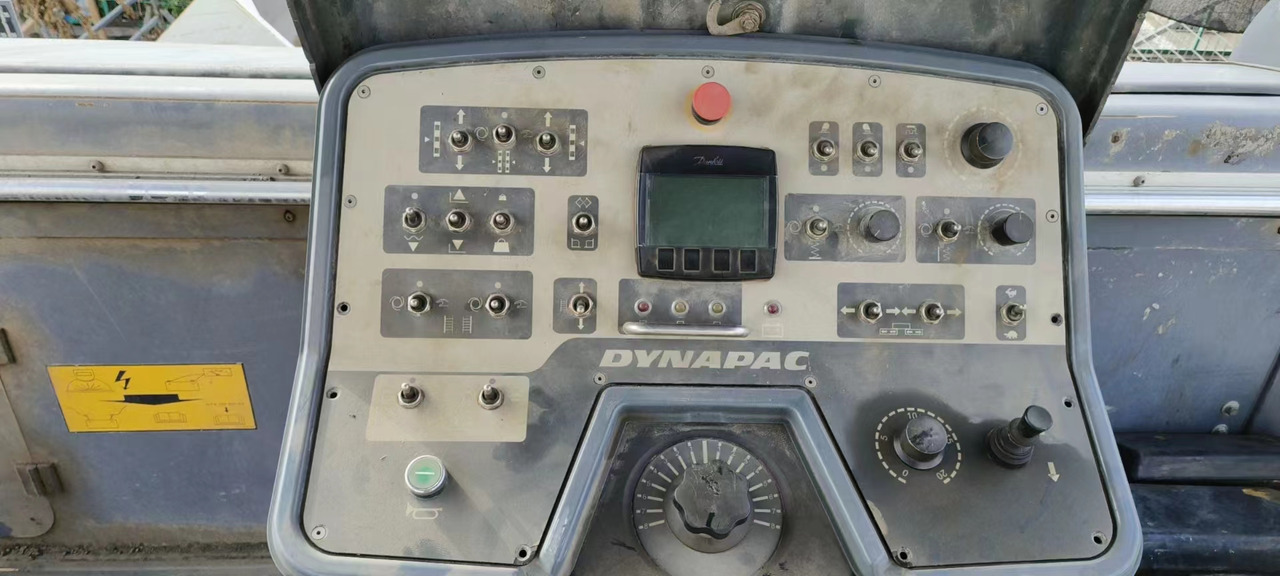 Asphalt paver DYNAPAC F3030 Used Asphalt Paver For Sale: picture 8