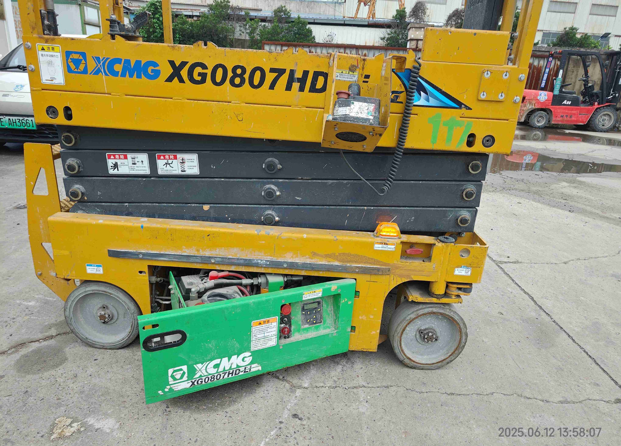 XCMG Lithium battery 8m second hand scissor lift XG0807HD-Li price - Scissor lift: picture 5 XCMG Lithium battery 8m second hand scissor lift XG0807HD-Li price - Scissor lift: picture 5