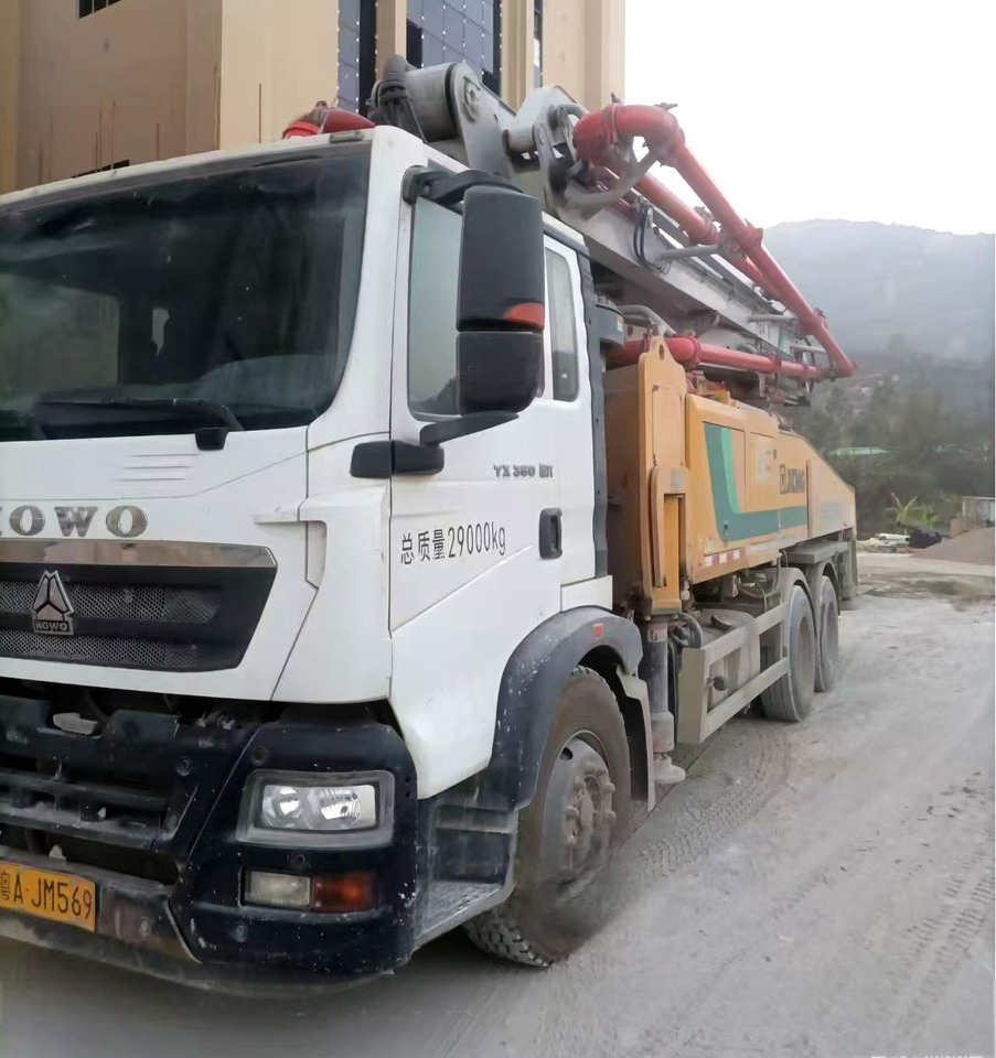 XCMG Manufacturer Concrete Pump Machine HB43V Used 43m HOWO Small Concrete Pumps Truck For Sale - Concrete pump truck: picture 2 XCMG Manufacturer Concrete Pump Machine HB43V Used 43m HOWO Small Concrete Pumps Truck For Sale - Concrete pump truck: picture 2