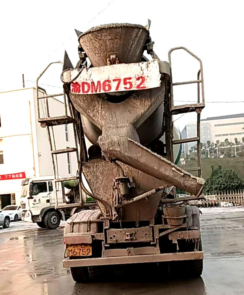 XCMG Official G4804B Second Hand Mobile Concrete Mixer Truck 12m³ Construction Cement Mixer - Concrete mixer truck: picture 5 XCMG Official G4804B Second Hand Mobile Concrete Mixer Truck 12m³ Construction Cement Mixer - Concrete mixer truck: picture 5