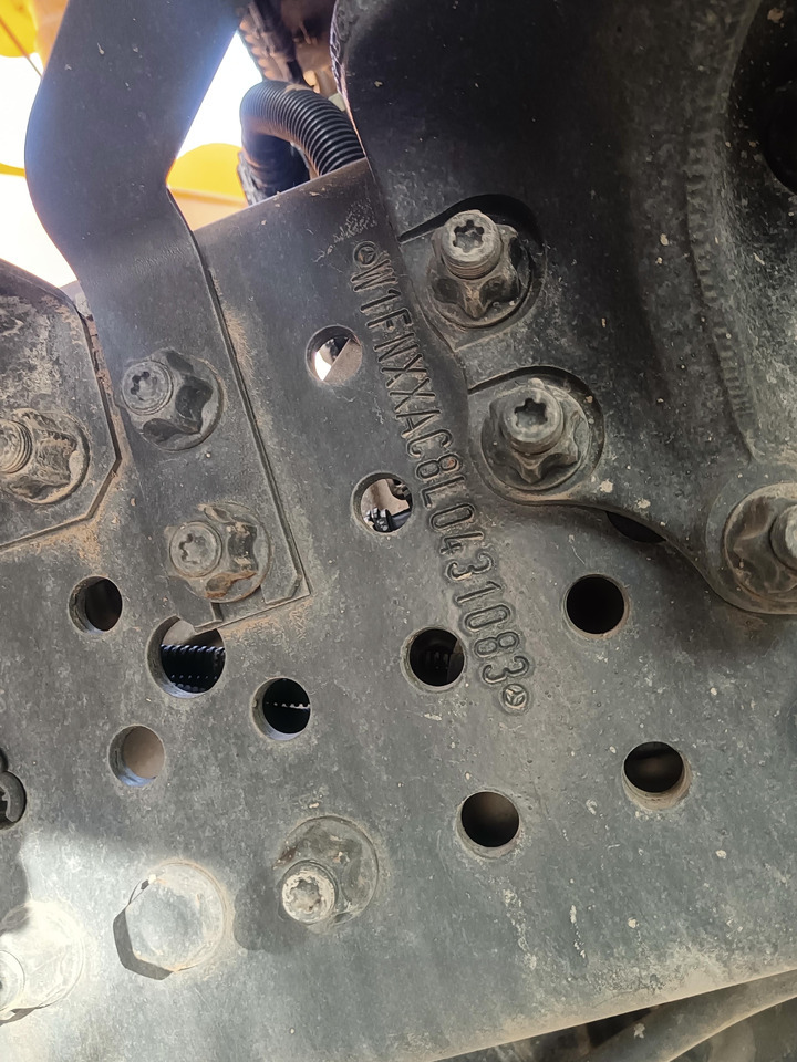 XCMG Official Schwing Concrete Pump HB58V 58m Mobile Hydraulic Used Concrete Pump Truck For Sale - Concrete pump truck: picture 5 XCMG Official Schwing Concrete Pump HB58V 58m Mobile Hydraulic Used Concrete Pump Truck For Sale - Concrete pump truck: picture 5