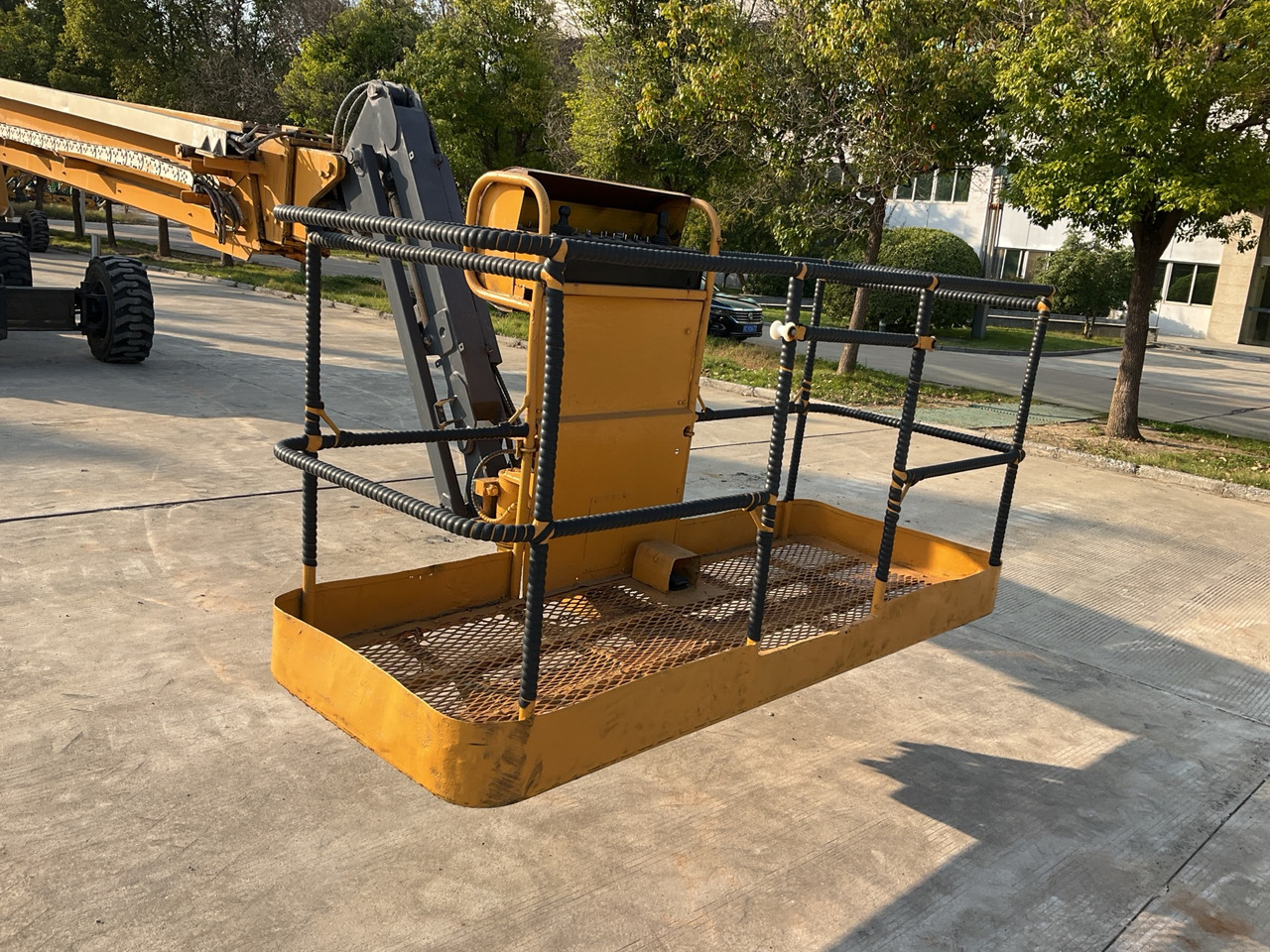 XCMG Official Used Aerial Boom Lift GTBZ30S 30 Meters Mobile Cherry Picker Price - Telescopic boom: picture 5 XCMG Official Used Aerial Boom Lift GTBZ30S 30 Meters Mobile Cherry Picker Price - Telescopic boom: picture 5