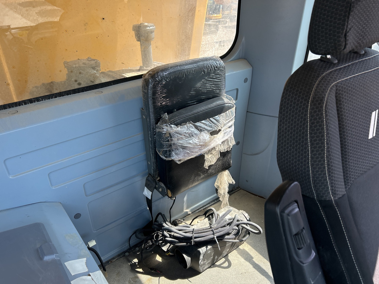 XCMG XDR85T large 85ton mining truck wheeled - Mining equipment: picture 3 XCMG XDR85T large 85ton mining truck wheeled - Mining equipment: picture 3