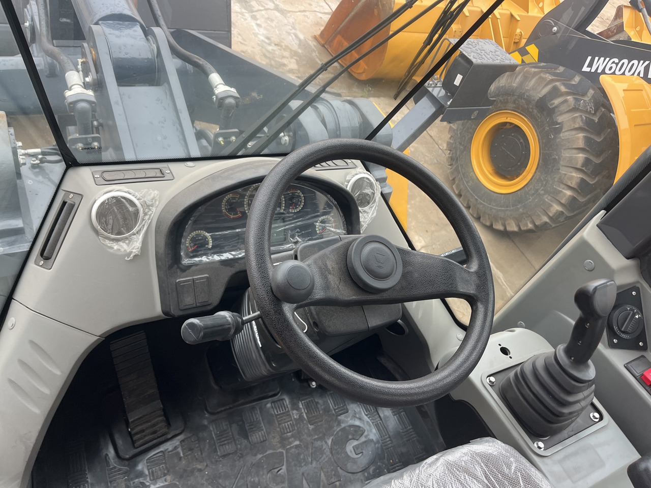 XCMG hot sale 5ton used wheel loader Zl50gv price - Wheel loader: picture 3 XCMG hot sale 5ton used wheel loader Zl50gv price - Wheel loader: picture 3
